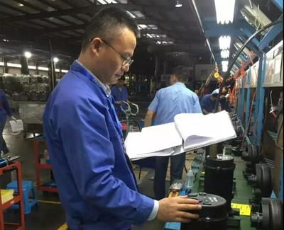 南方泵業員工鮑建德榮獲余杭區勞模榮譽稱號，引領技術推廣新篇章